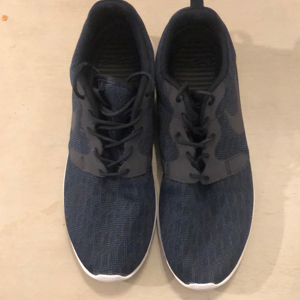 Men’s Nike Sneaker - size 9